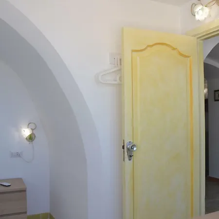 Hella's House